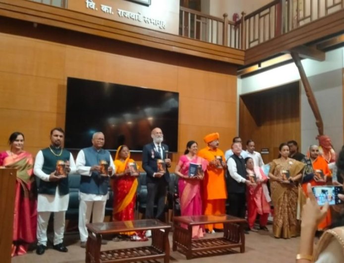 India’s first and largest poetry book featuring 1,121 poems on the subject “आई” (Mother) was launched by CA Shankar Andani